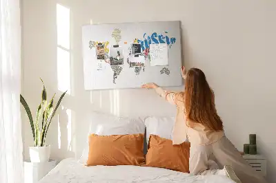 Tableau d’affichage en liège en forme de carte du monde