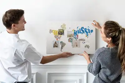 Tableau d’affichage en liège en forme de carte du monde