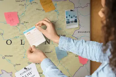 Tableau d'affichage en liège avec carte politique de la Pologne