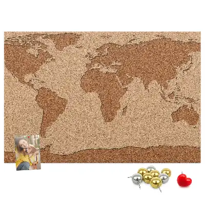 Tableau de liège en forme de carte du monde