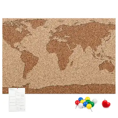 Tableau de liège en forme de carte du monde