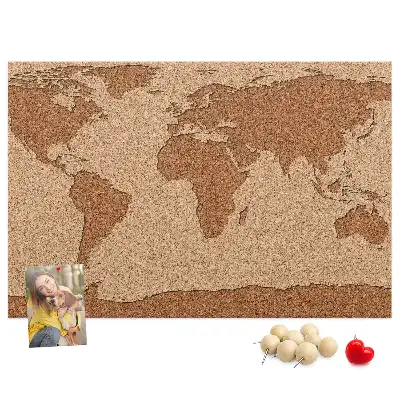 Tableau de liège en forme de carte du monde