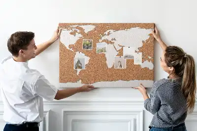Tableau d’affichage en liège avec motif de carte du monde naturel
