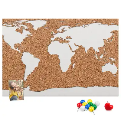 Tableau d’affichage en liège avec motif de carte du monde naturel