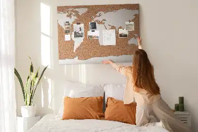 Tableau d’affichage en liège avec motif de carte du monde naturel