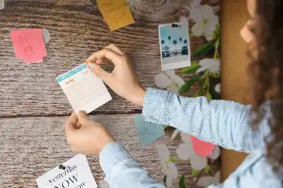 Tableau en liège décoratif avec motif de fleurs sur bois