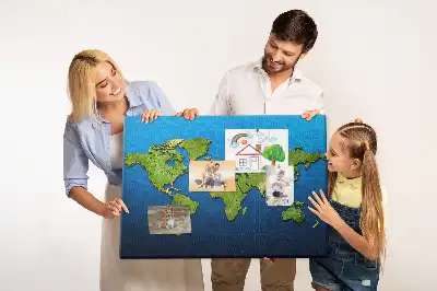 Tableau en liège décoratif avec les contours des pays du monde