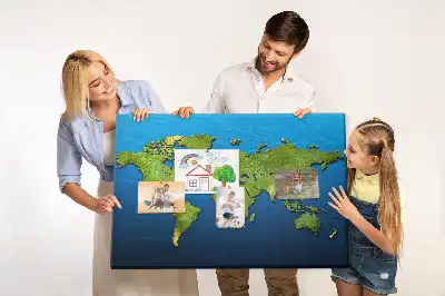 Tableau en liège décoratif avec les contours des pays du monde