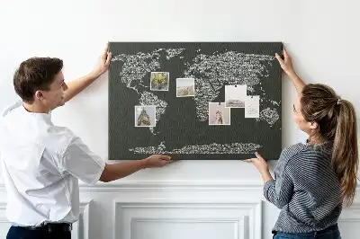 Tableau d'affichage en liège avec les noms des continents