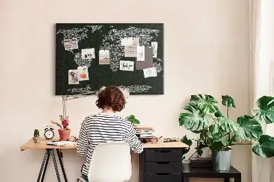 Tableau d'affichage en liège avec les noms des continents