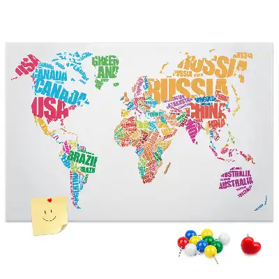 Tableau de liège avec carte du monde et noms de pays colorés