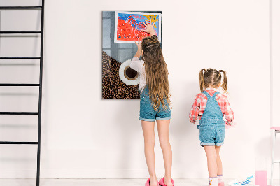 Tableau magnétique pour magnets Une tasse de café