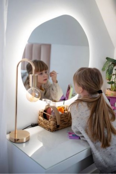 Quel miroir de coiffeuse convient le mieux ? Choisissez le miroir idéal pour votre intérieur