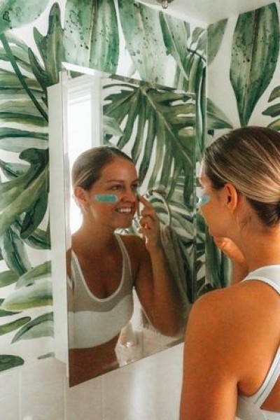 Le papier peint dans la salle de bain est-il une bonne idée ?